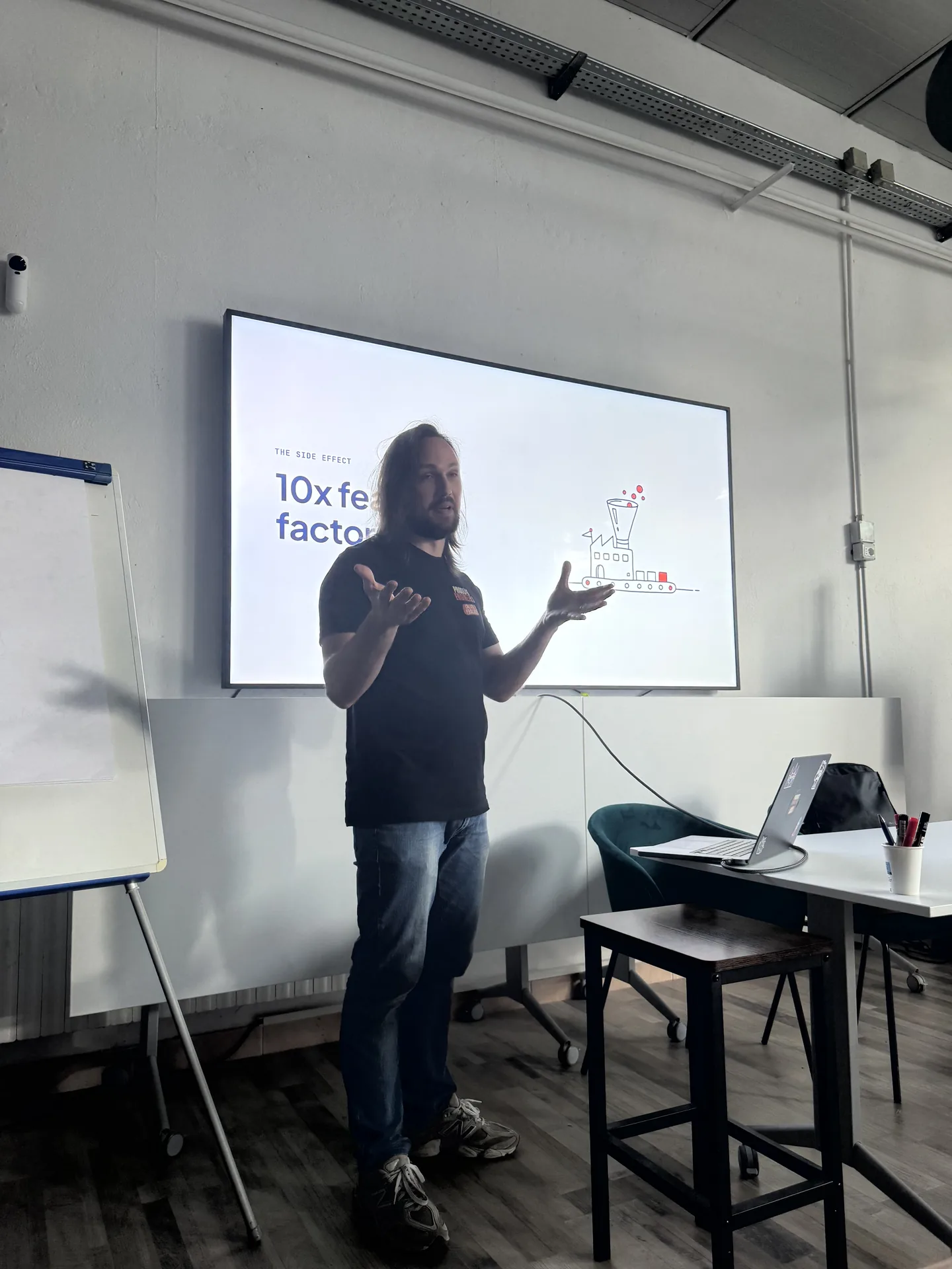 Peppe Silletti presenting a talk about the product engineer's role
