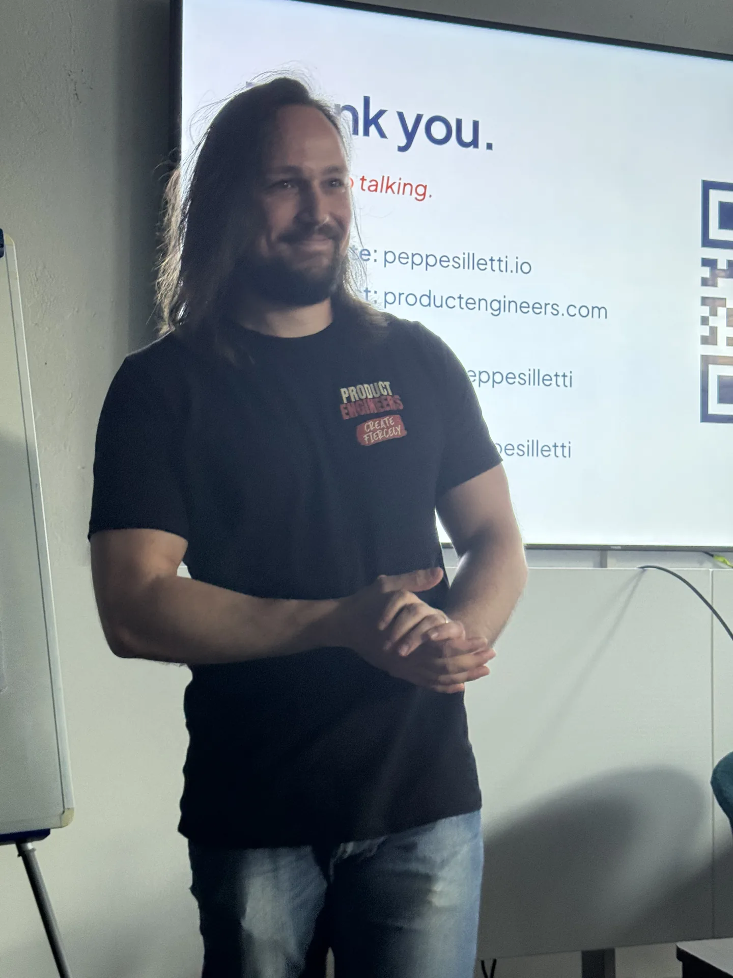 Peppe Silletti closing his talk at Product For Engineers IRL